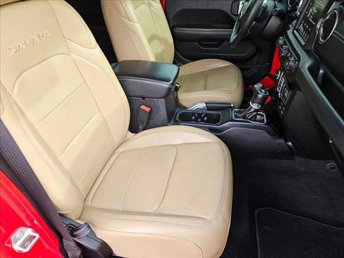 Used 2018 Jeep Wrangler Unlimited Sahara image 16