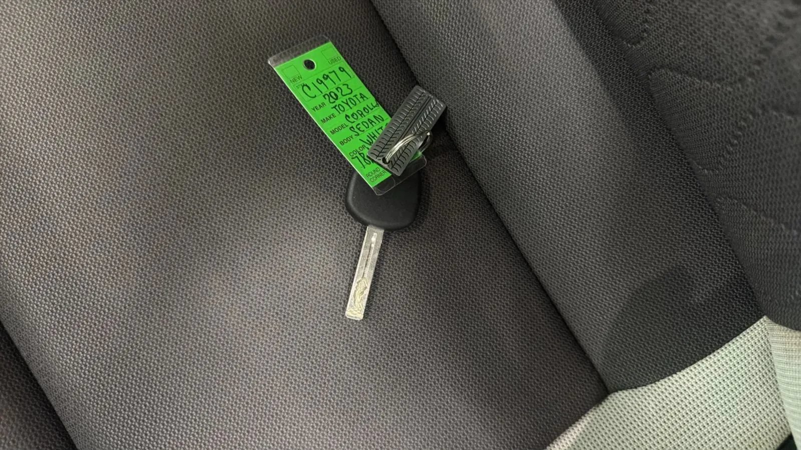 Used 2023 Toyota Corolla LE w/ Carpet Mat Package (TMS) FWD image 30
