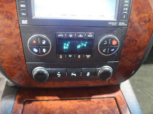 Used 2013 Chevrolet Suburban LTZ AWD/4WD image 27