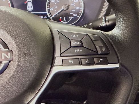 Used 2025 Nissan Sentra SV FWD image 15