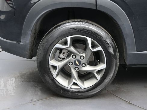 Used 2024 Chevrolet Trax LT w/ LT Convenience Package image 9