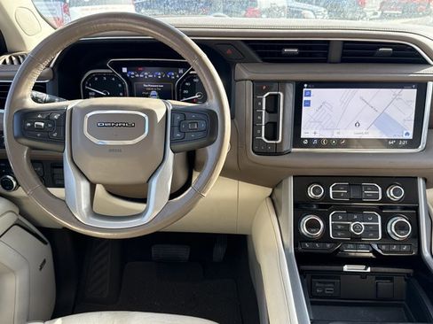 Used 2021 GMC Yukon XL Denali w/ Denali Premium Package image 4