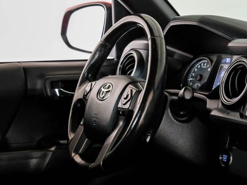 Used 2016 Toyota Tacoma TRD Sport w/ Towing Package RWD image 12