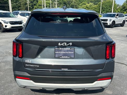 Used 2025 Kia Sorento LX FWD image 4