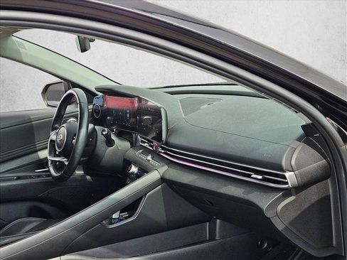 Used 2023 Hyundai Elantra Limited FWD image 18