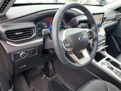 Used 2023 Ford Explorer XLT w/ Equipment Group 202A image 13