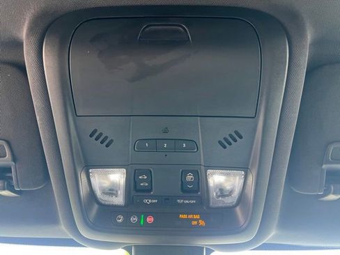 Used 2023 Chevrolet Equinox Premier AWD/4WD image 36