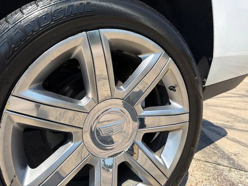 Used 2017 Cadillac Escalade Luxury RWD image 11