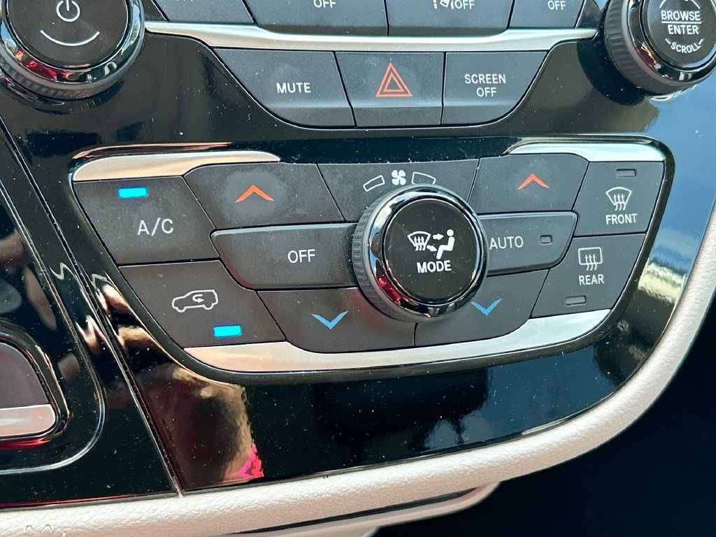 Used 2024 Chrysler Pacifica Touring-L FWD image 25