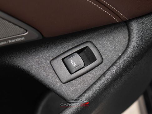 Used 2021 BMW M550i xDrive w/ Premium Package image 43