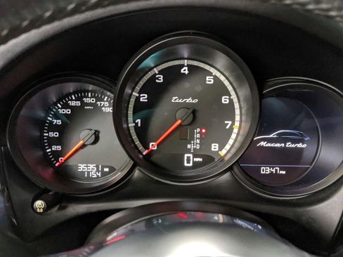 Used 2018 Porsche Macan Turbo image 17