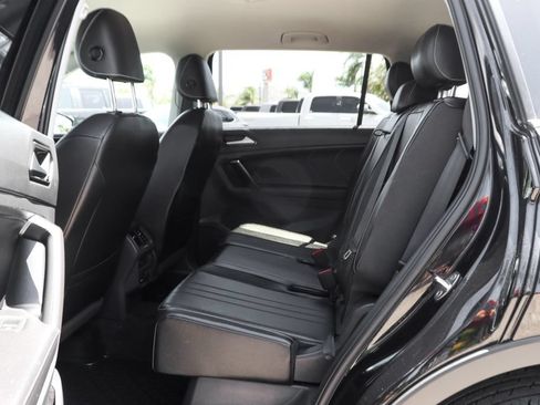 Used 2022 Volkswagen Tiguan SE FWD image 32
