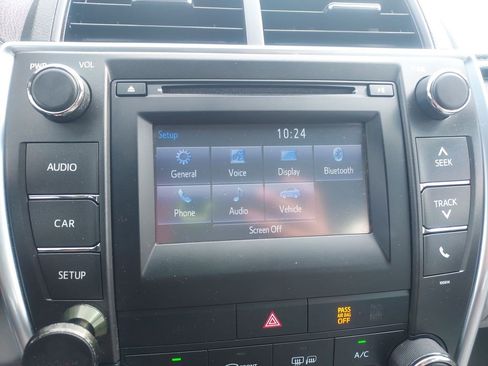 Used 2017 Toyota Camry LE FWD image 16