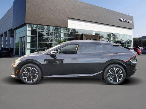 Used 2024 Kia EV6 Wind image 3