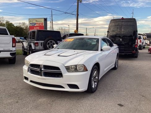 Used 2013 Dodge Charger SE w/ Sport Appearance Group image 1