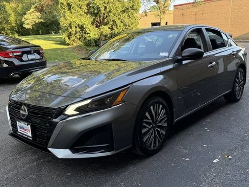 Used 2024 Nissan Altima 2.5 SV FWD image 23