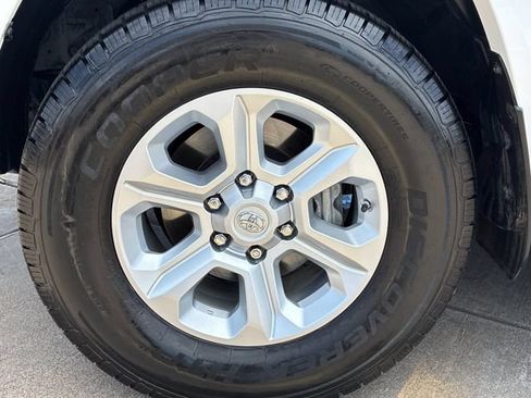 Used 2019 Toyota 4Runner SR5 Premium RWD image 29