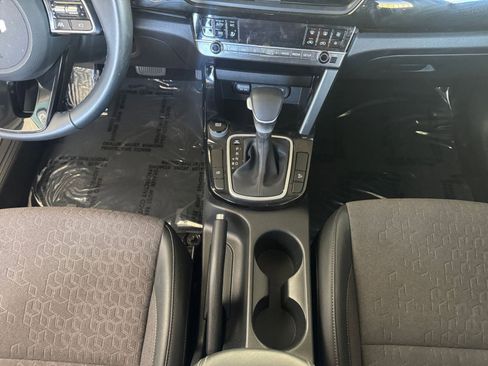 Used 2025 Kia Seltos S image 40