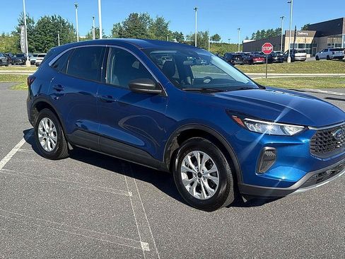 Used 2023 Ford Escape Active AWD/4WD image 2