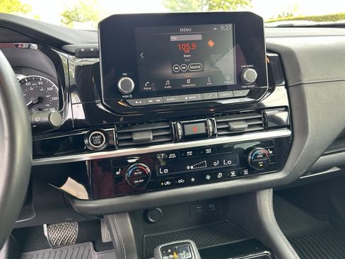 Used 2022 Nissan Pathfinder SV image 20