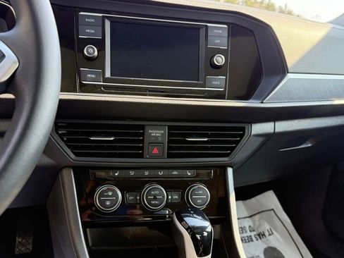 Certified 2024 Volkswagen Jetta SE FWD image 24