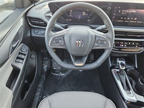 New 2025 Buick Envista Avenir image 11