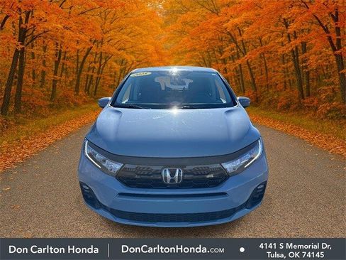 Used 2025 Honda Odyssey Touring image 2