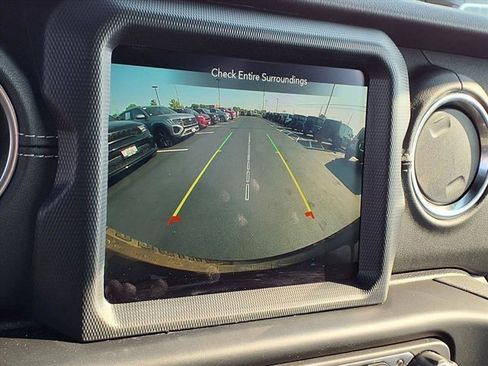 Used 2022 Jeep Wrangler Unlimited Sahara w/ Cold Weather Group image 13