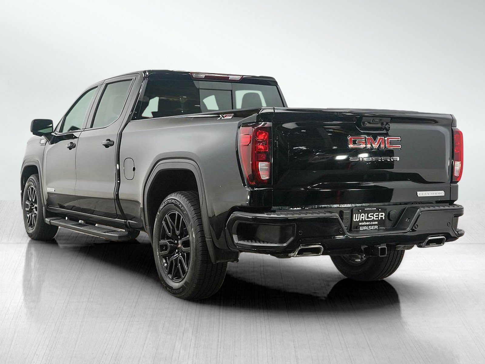 Used 2024 GMC Sierra 1500 Elevation w/ Elevation Premium Package AWD/4WD image 3