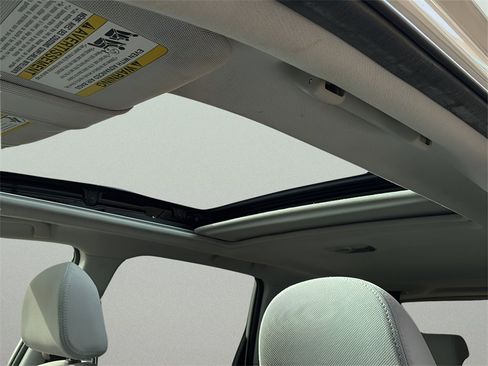 Used 2017 Subaru Forester 2.5i Premium w/ All-Weather Package image 21