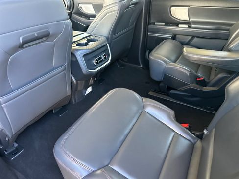Used 2025 Ford Expedition Active AWD/4WD image 14