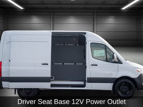 Used 2025 Mercedes-Benz Sprinter 2500 image 8