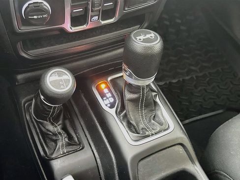 Used 2020 Jeep Wrangler Unlimited Sahara AWD/4WD image 17