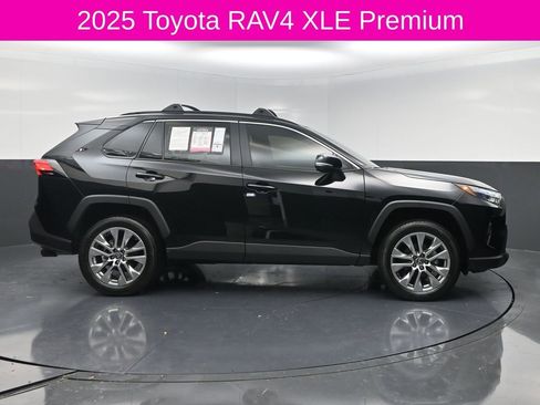 Used 2025 Toyota RAV4 XLE Premium image 4