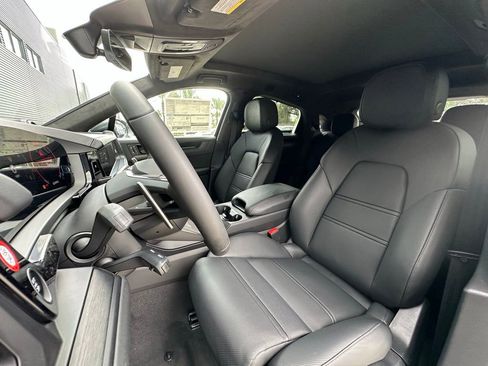 Used 2025 Porsche Cayenne GTS image 5