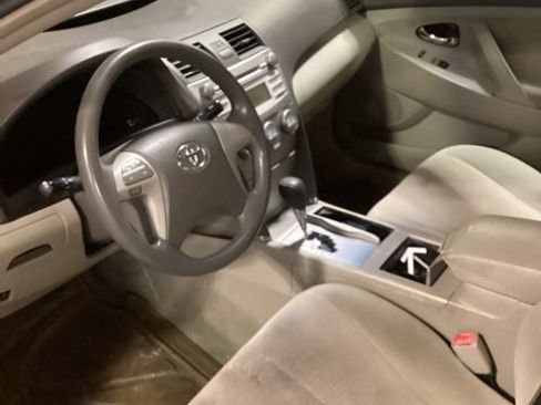 Used 2011 Toyota Camry LE image 25