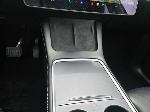 Used 2021 Tesla Model Y Long Range AWD/4WD image 22