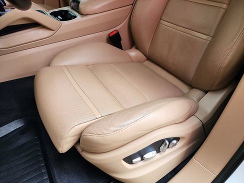 Used 2020 Porsche Cayenne AWD/4WD image 16