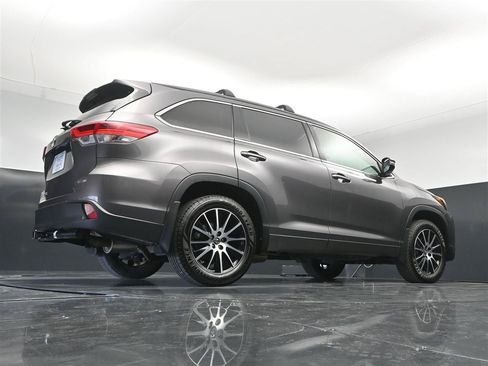 Used 2018 Toyota Highlander SE AWD/4WD image 31