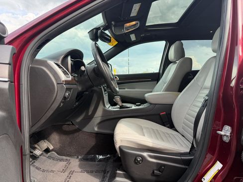 Used 2018 Jeep Grand Cherokee Limited image 14