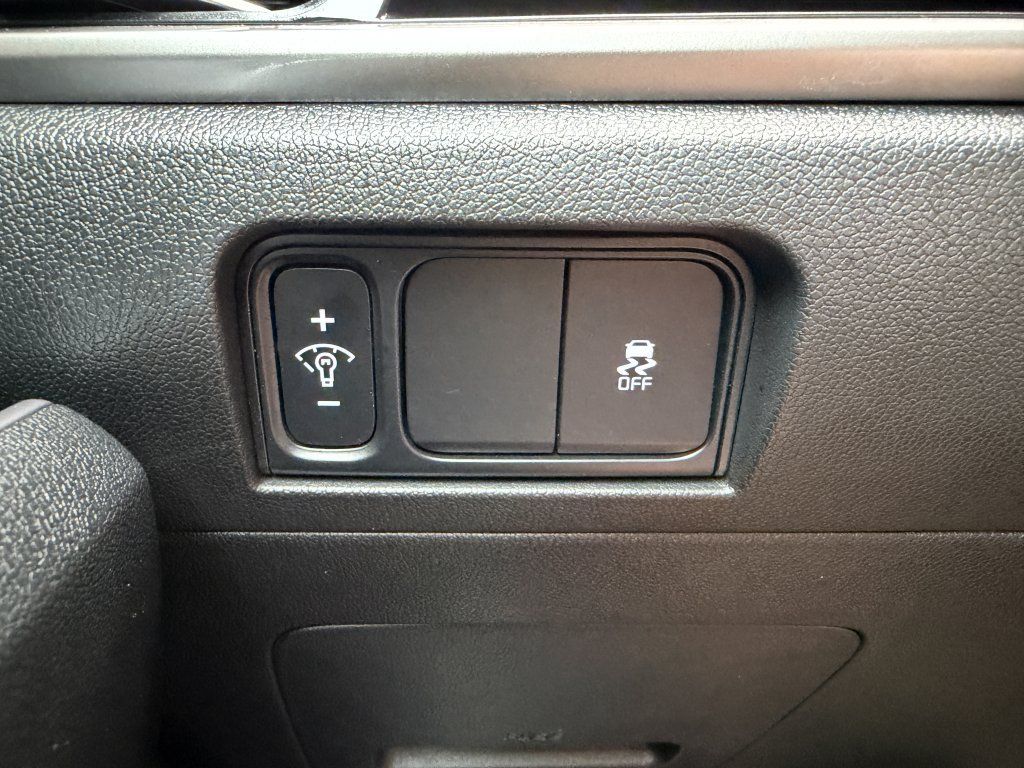 Used 2024 Kia Sorento S FWD image 27