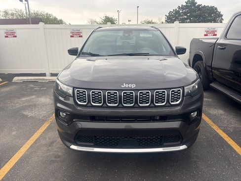Used 2024 Jeep Compass Limited AWD/4WD image 2