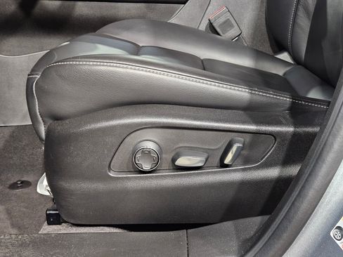 Used 2024 Cadillac XT4 Premium Luxury image 23