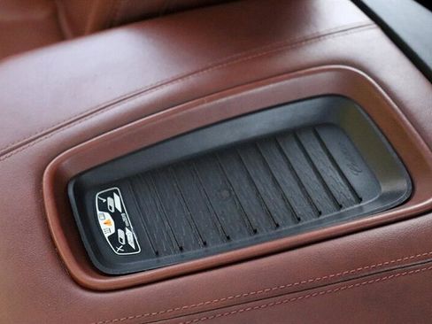 Used 2020 Cadillac Escalade ESV Premium Luxury image 31