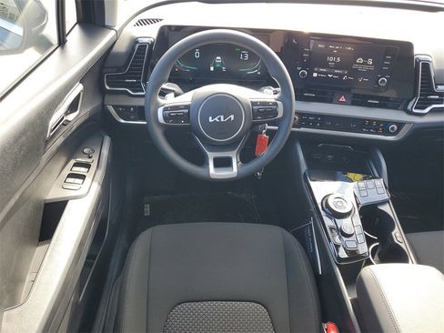 New 2025 Kia Sportage LX image 24