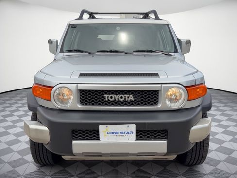 Used 2007 Toyota FJ Cruiser 2WD w/ Upgrade Pkg 2 image 6