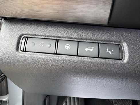 Used 2025 Nissan Pathfinder Platinum FWD image 18
