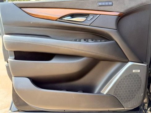 Used 2018 Cadillac Escalade ESV Premium Luxury AWD/4WD image 19