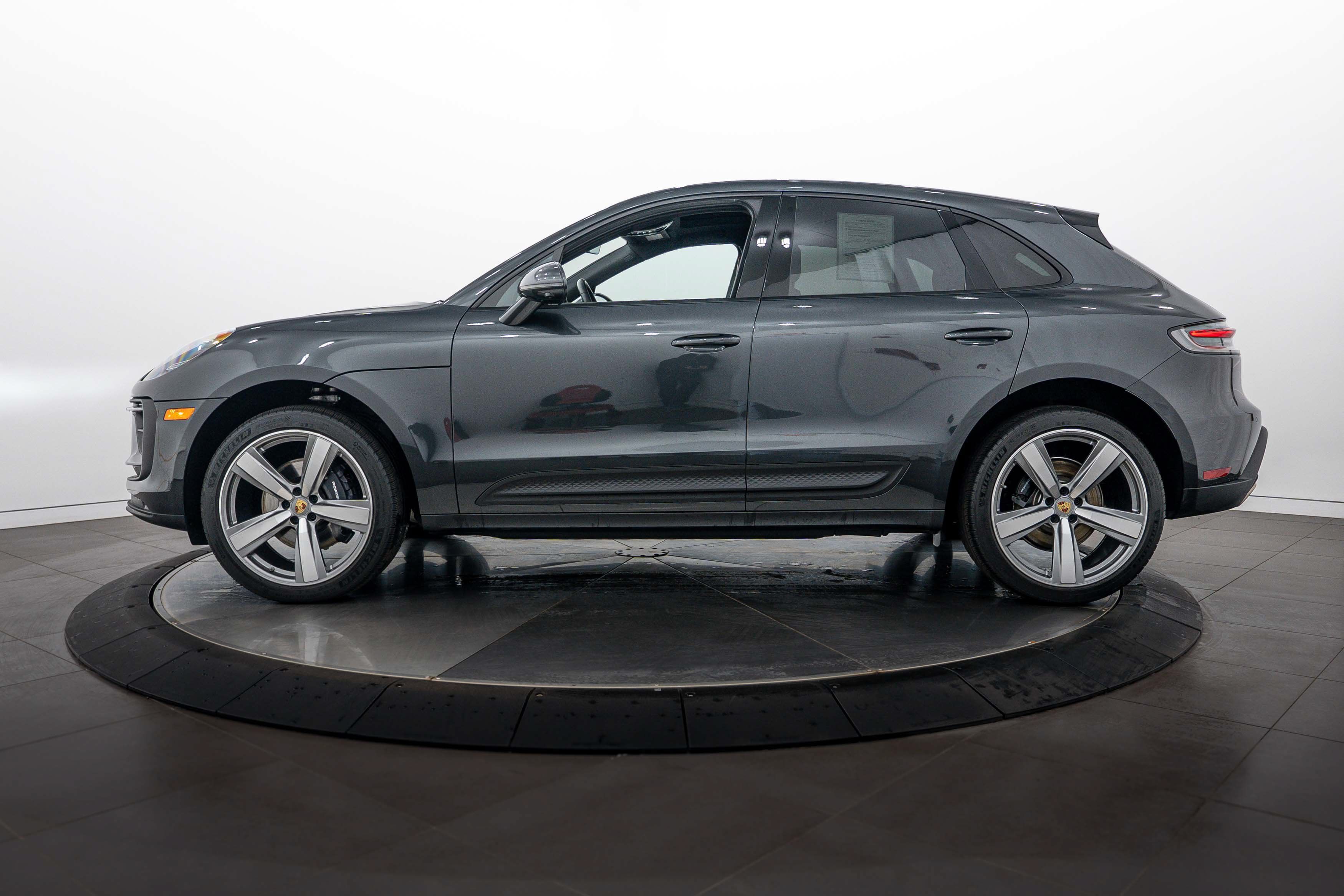 Certified 2026 Porsche Macan AWD/4WD image 2