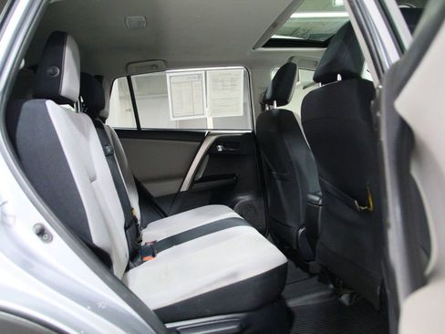 Used 2018 Toyota RAV4 XLE AWD/4WD image 23